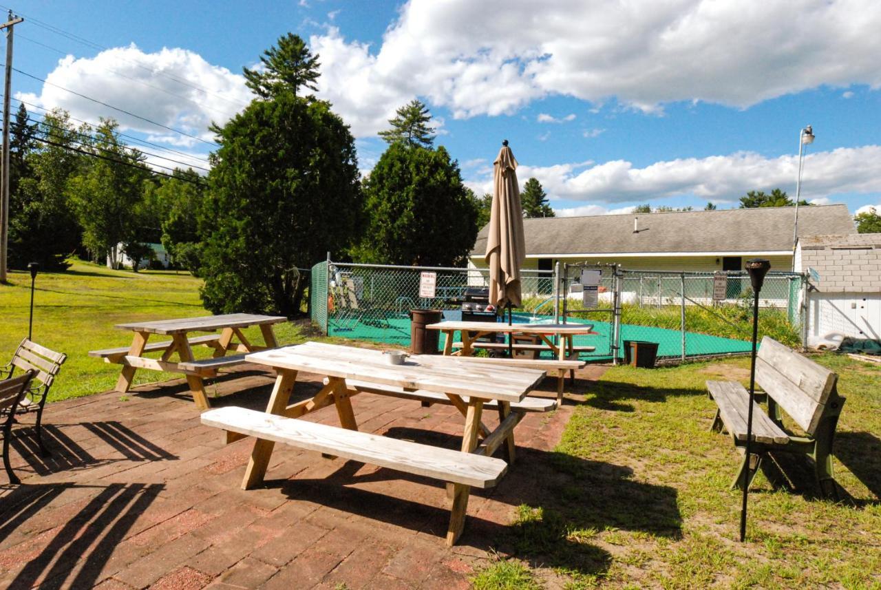 Maple Leaf Lodge シュローン・レイク エクステリア 写真